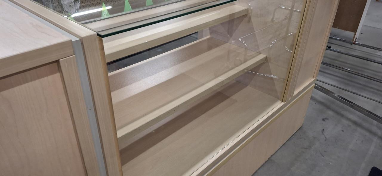 Winkeltoonbank winkelbalie met glazen blad en opbergruimte