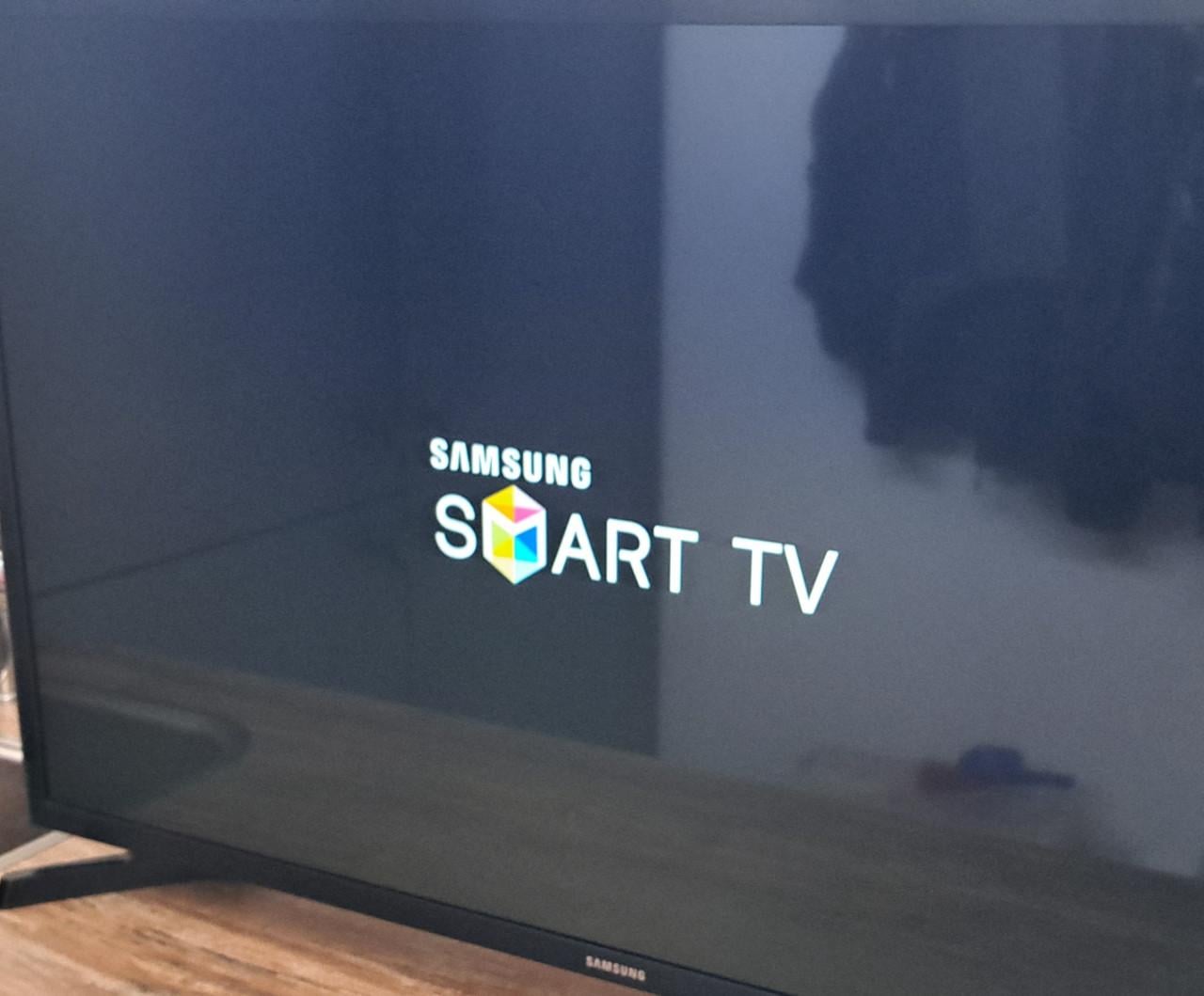 Samsung 32 inch smart TV