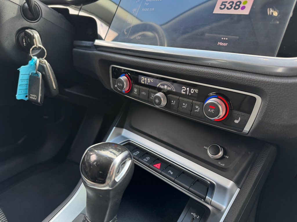 Audi Q3 35 tfsi design luxe * trekhaak * sportstoelen* carplay
