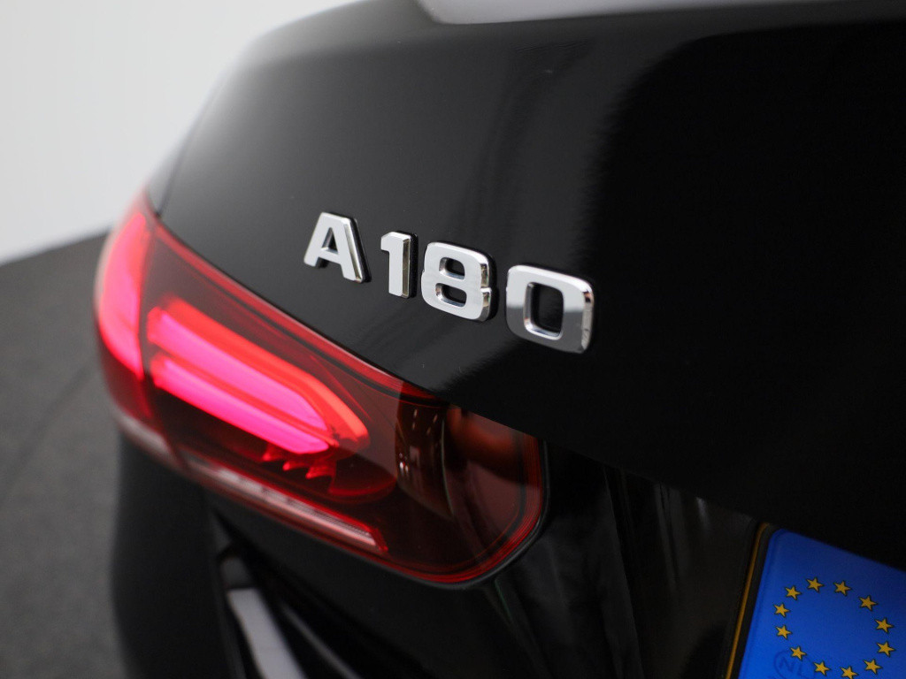 Mercedes-Benz A-Klasse 180 business solution amg | automaat | lmv | sfeer v