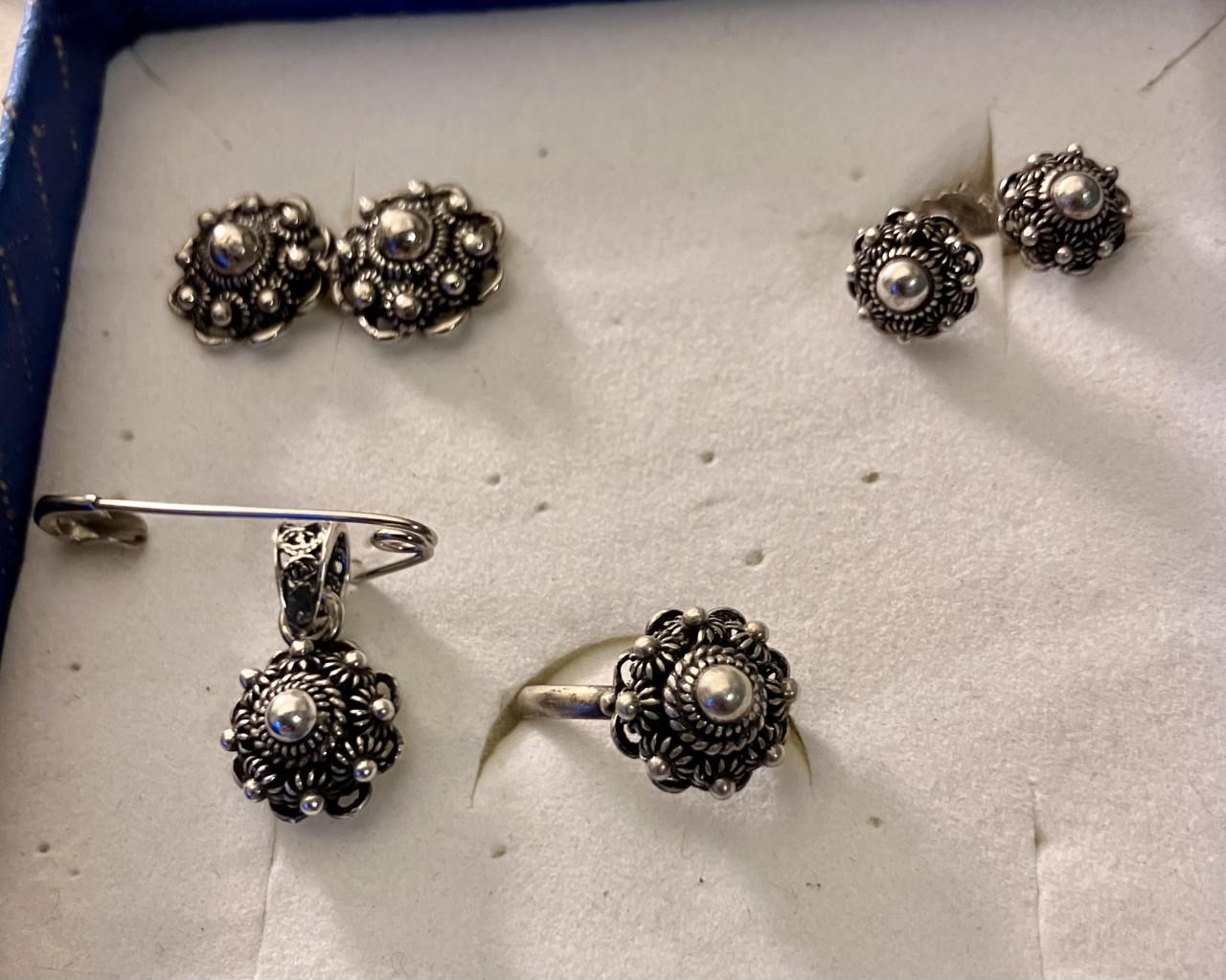 Zeeuwse knop sieraden, zilver, filigrain