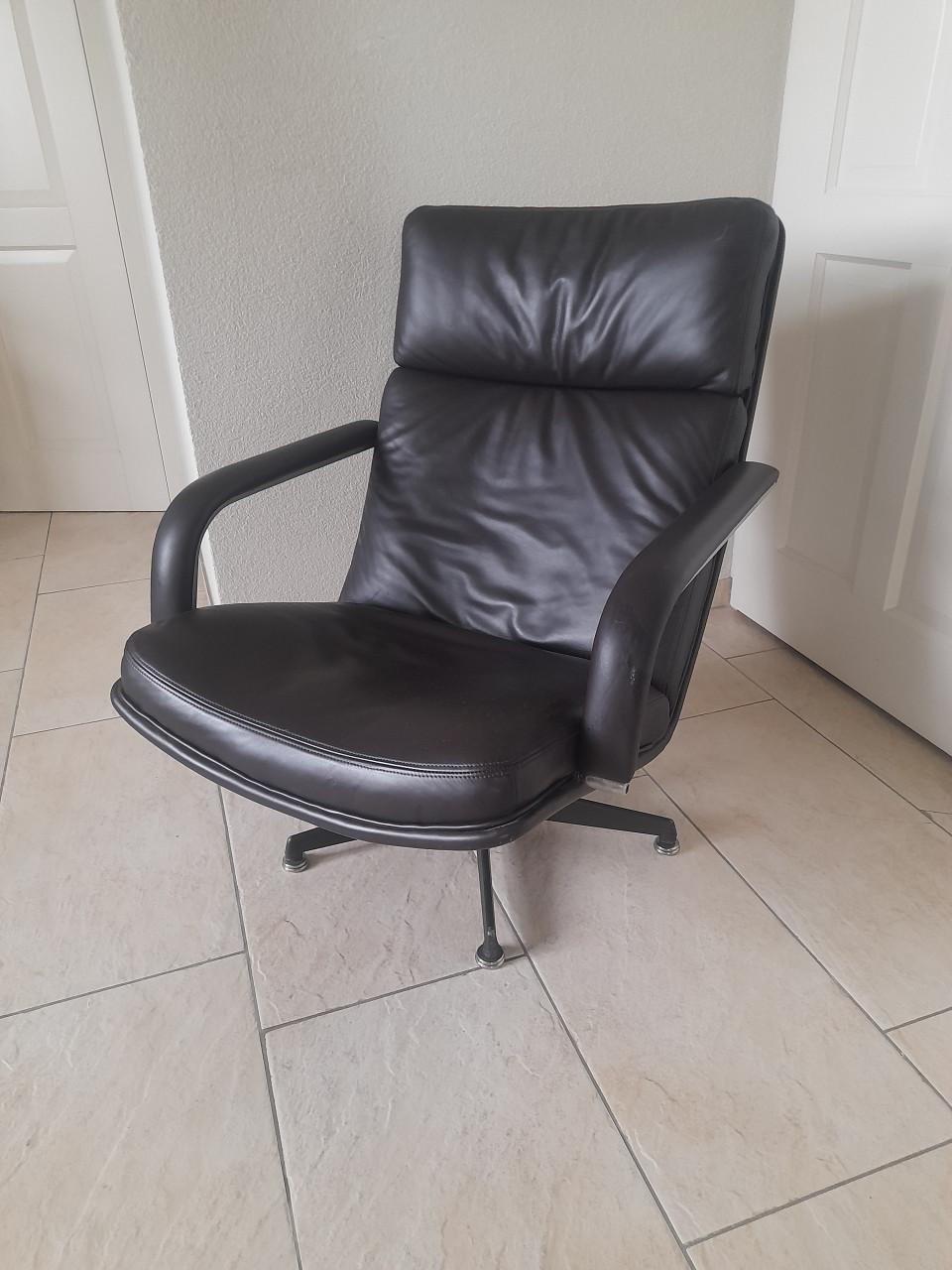 Heerlijk zittende Lederen  Fauteuil  (in goede nette staat )