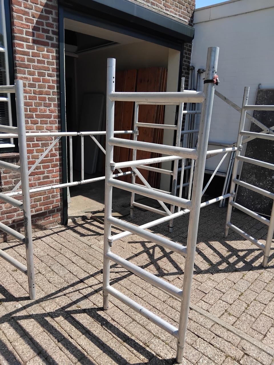 Tehuur rolsteiger kamersteigers.