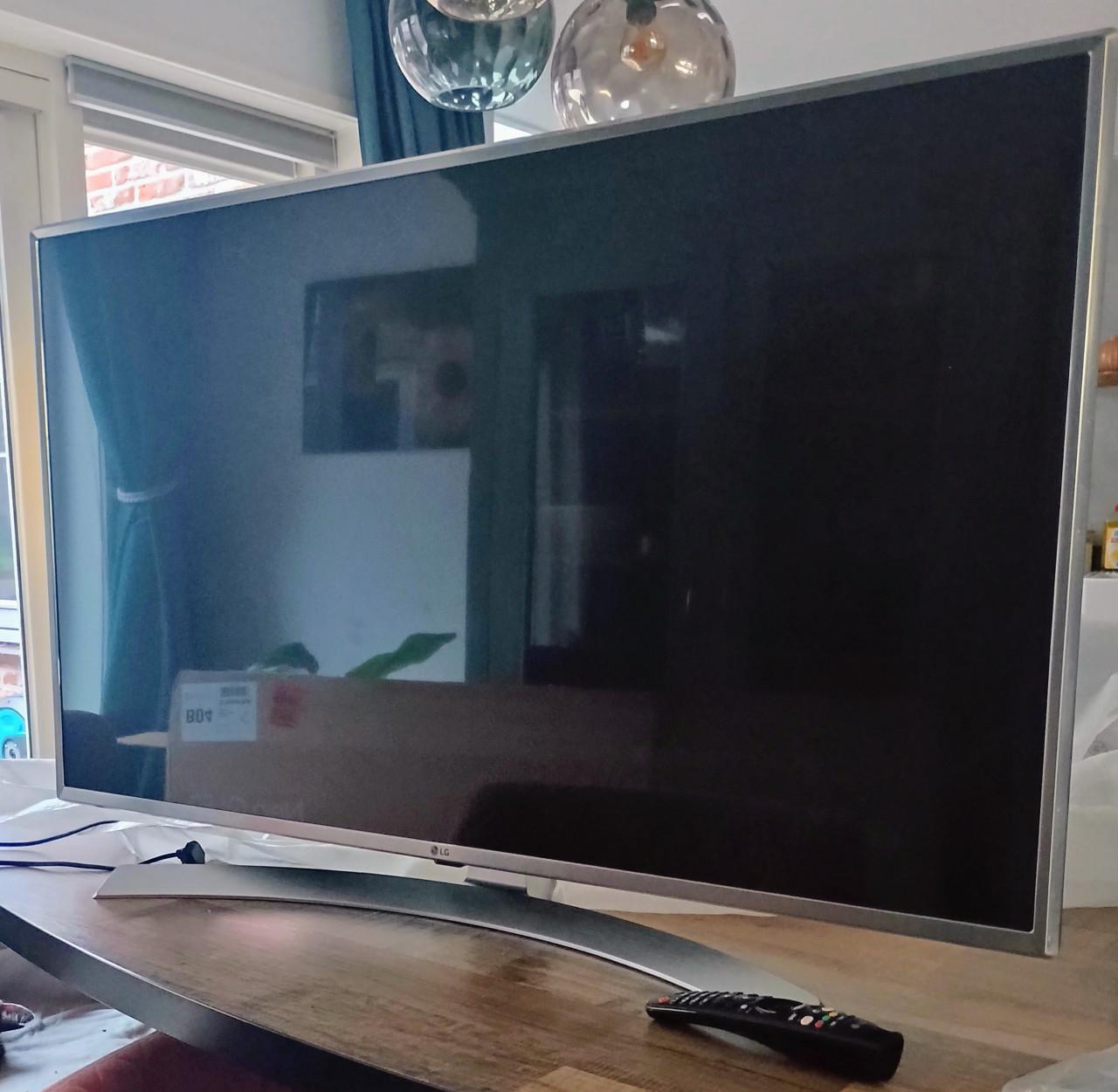 LG smart tv 110 cm