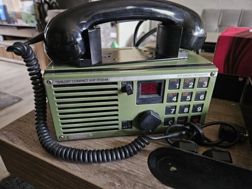Mooie en complete Sailor RT 2048 marine marifoon...