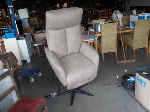 Nieuwe stoffen sta-op relax draai fauteuil nu 895 euro