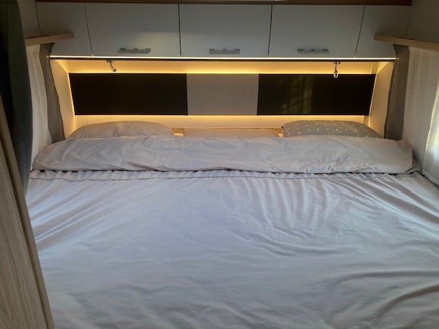Prachtige 4 pers. automaat camer huren / Te koop camper Sunlight T 68