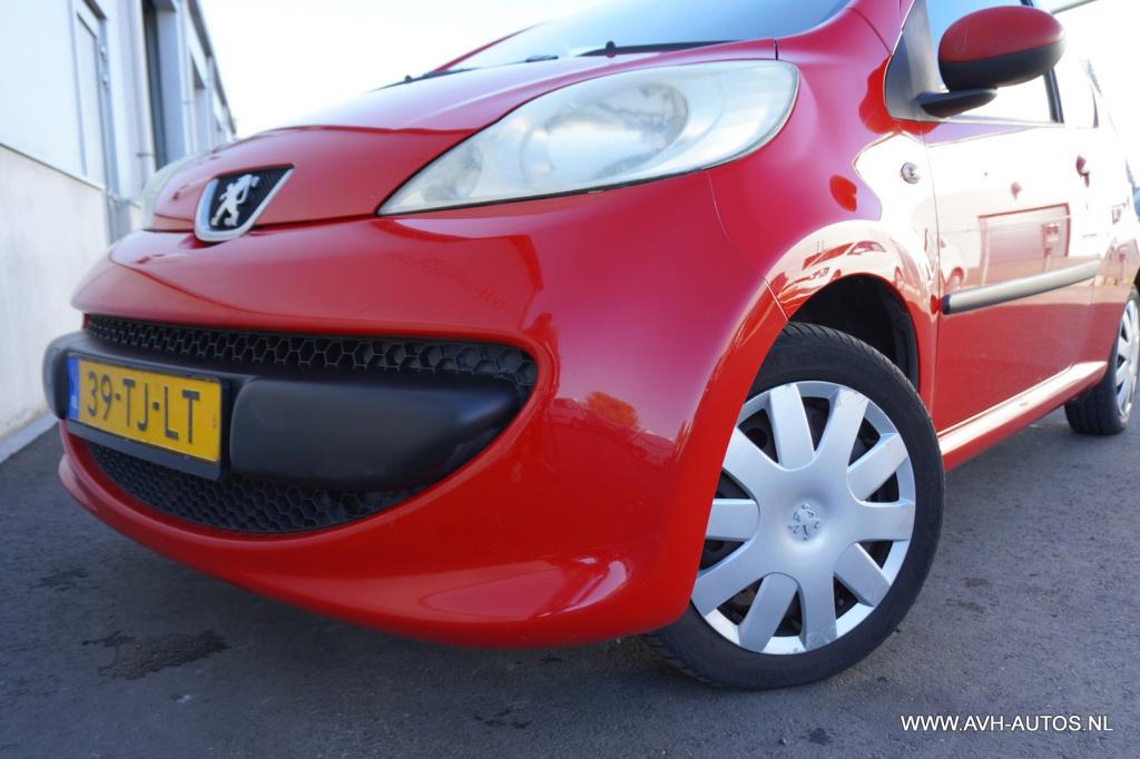 Peugeot 107 1.0-12v xs