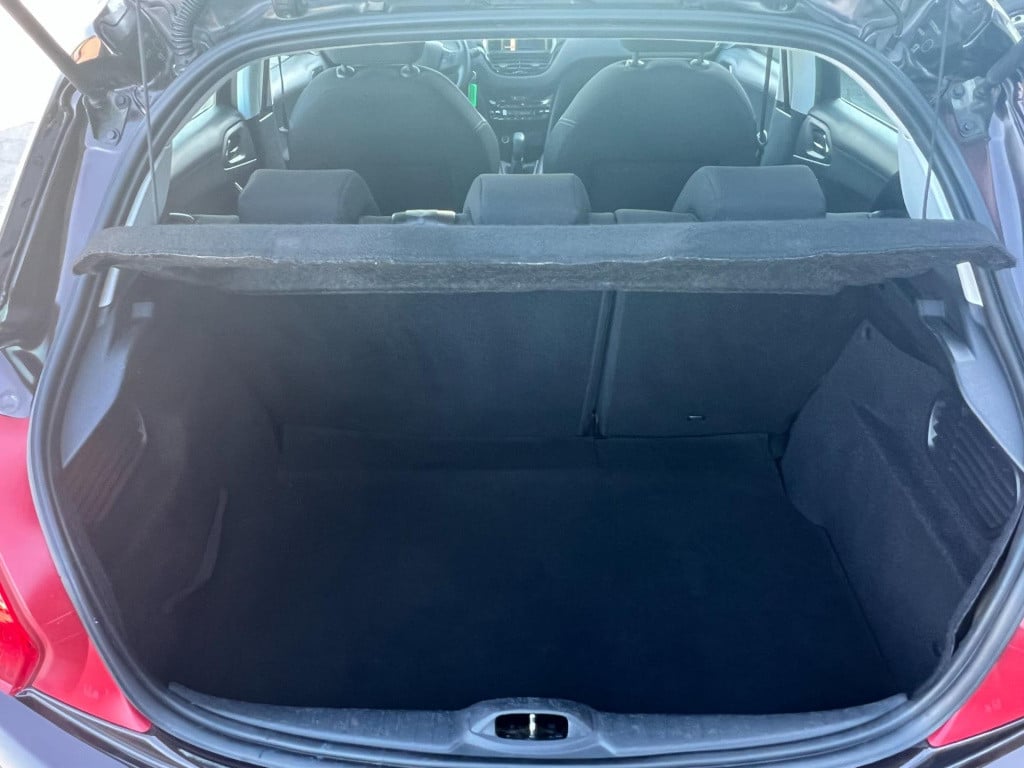 Peugeot 208 1.2 vti envy, navi, trekhaak enz...