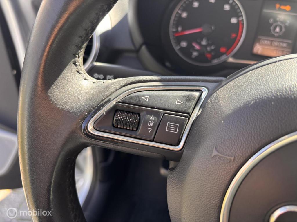 Audi A1 Sportback 1.4 tfsi pro line s-line aut/navi/xenon/stoelv.