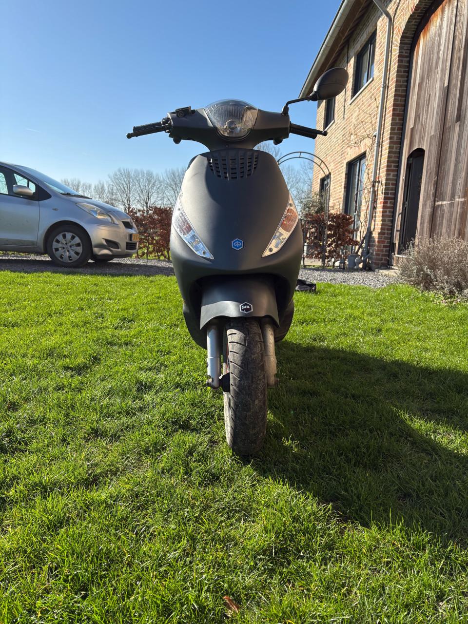 Piaggio zip i-get E5