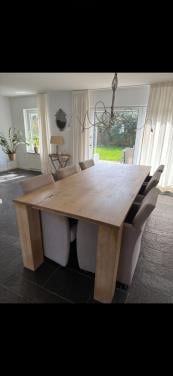 Eikenhouten eettafel met 6 stoelen