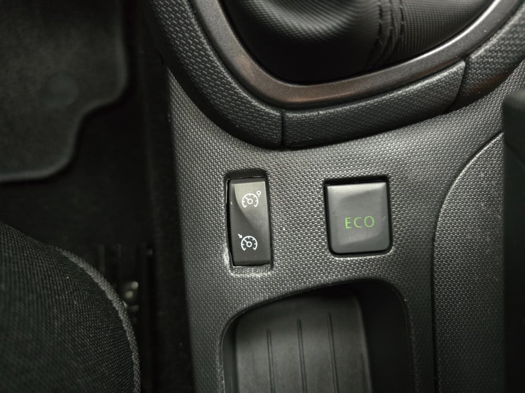 Renault Clio occasion zuinige auto en cruisecontrol | tweedehands renault c