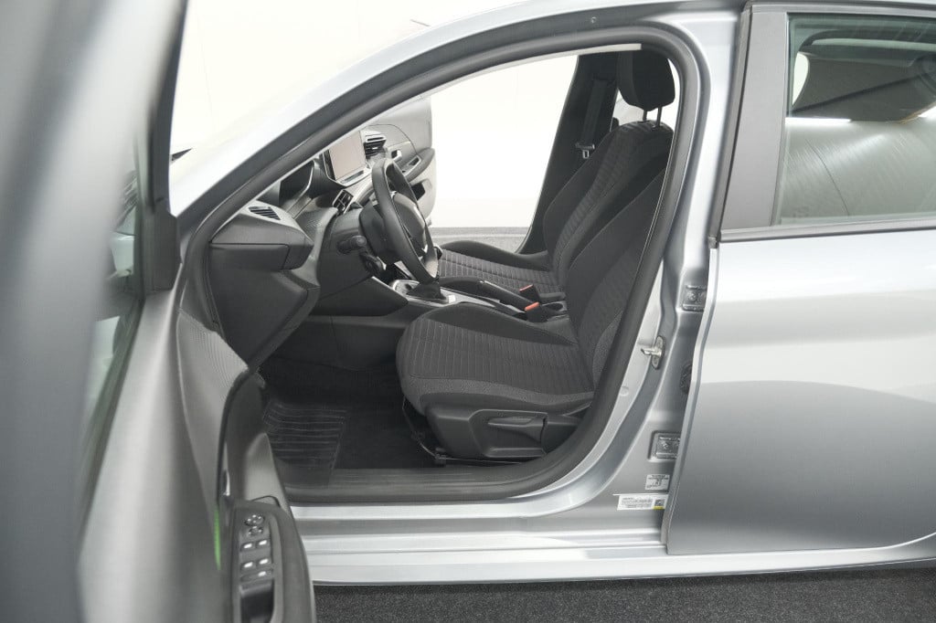 Peugeot 208 puretech 100 active | parkeersensoren | navigatie | apple carpl