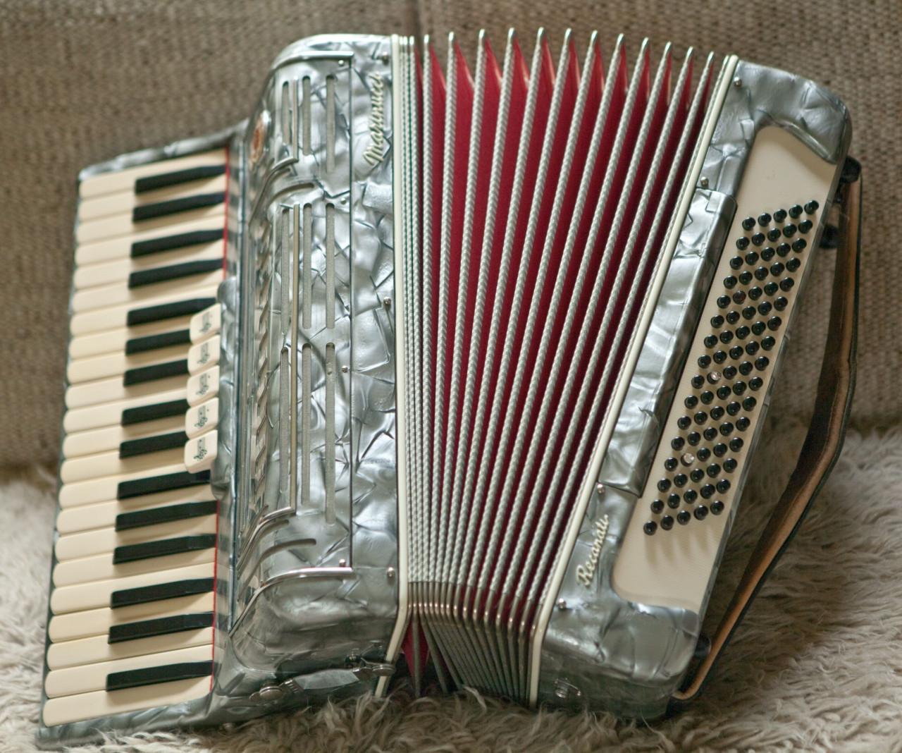 Italiaanse Marinucci accordeon 80 bas