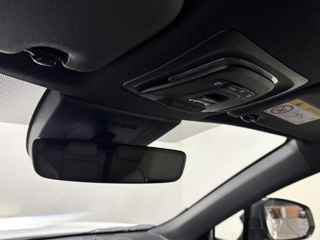 Toyota Corolla Cross hybrid 200 style| adap.cruise| camera| pdc| keyless