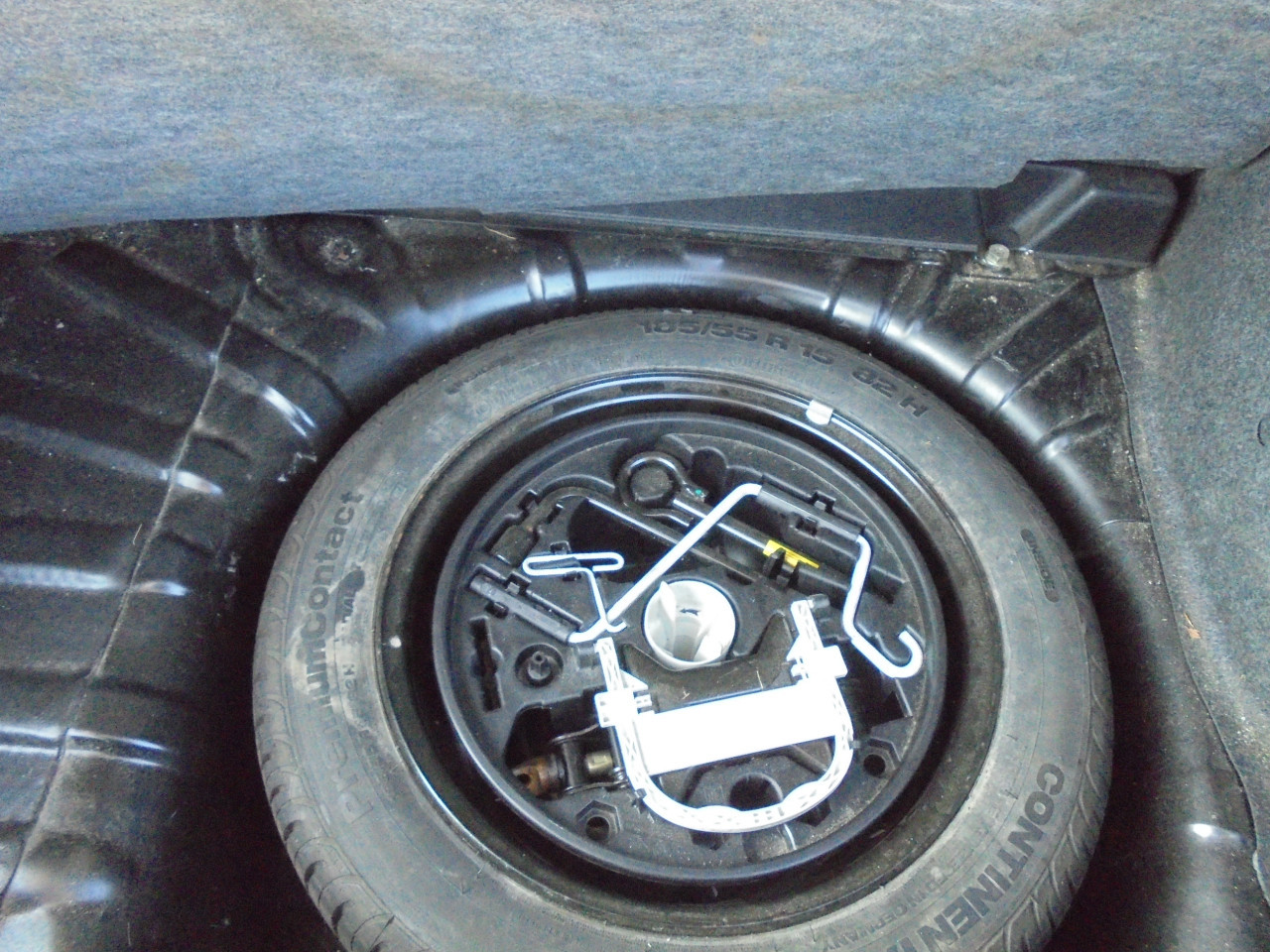 Clio 1.2-16V Zwart Metallic apk januari 2026 met N.A.P Airco ijskoud € 1850