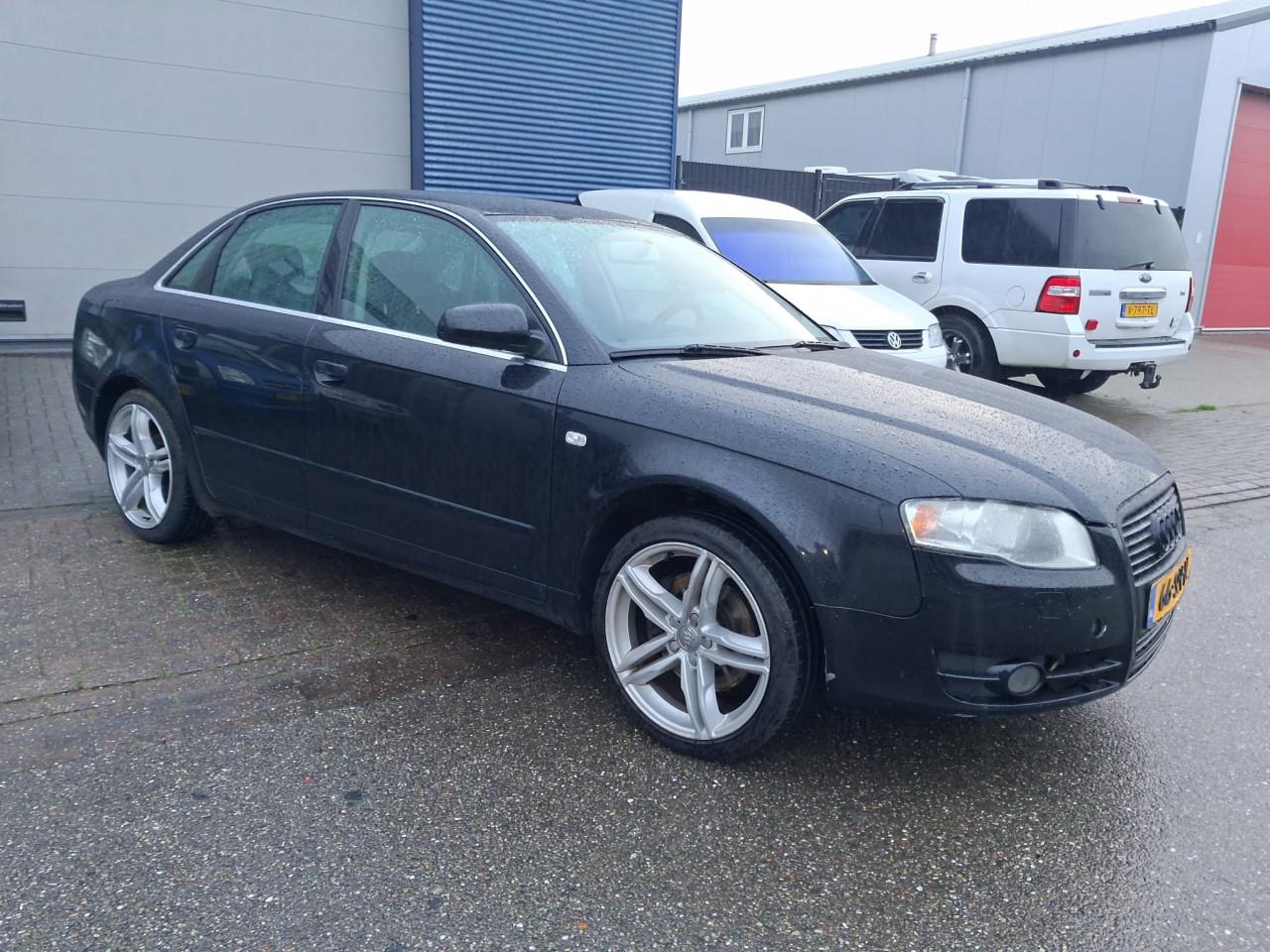 Audi A4 limousine 1.8 20vt automaat.