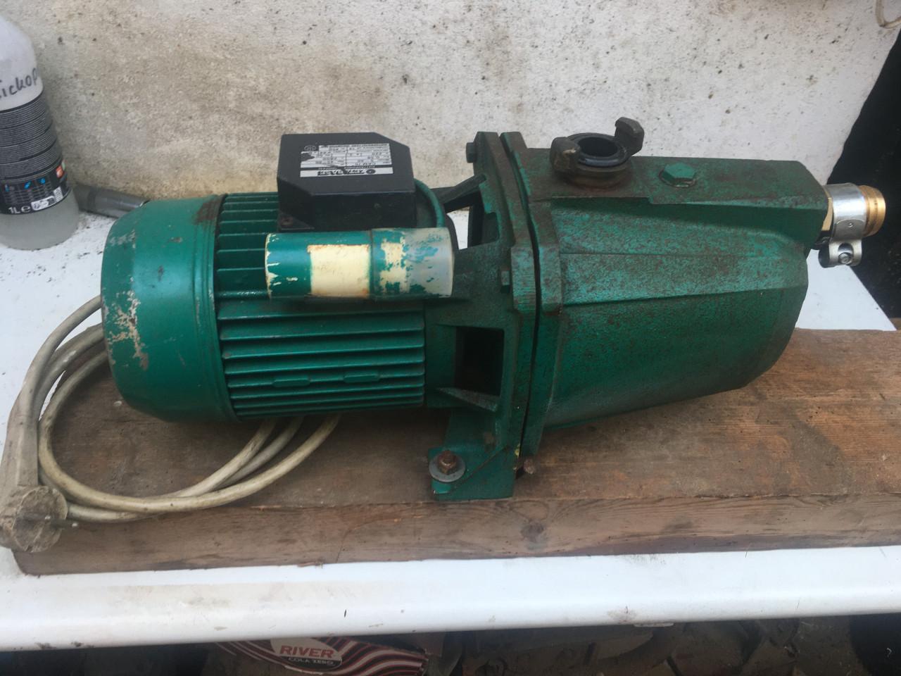 Degelijke beregeningspomp 220volt geheel nagezien door de specialist