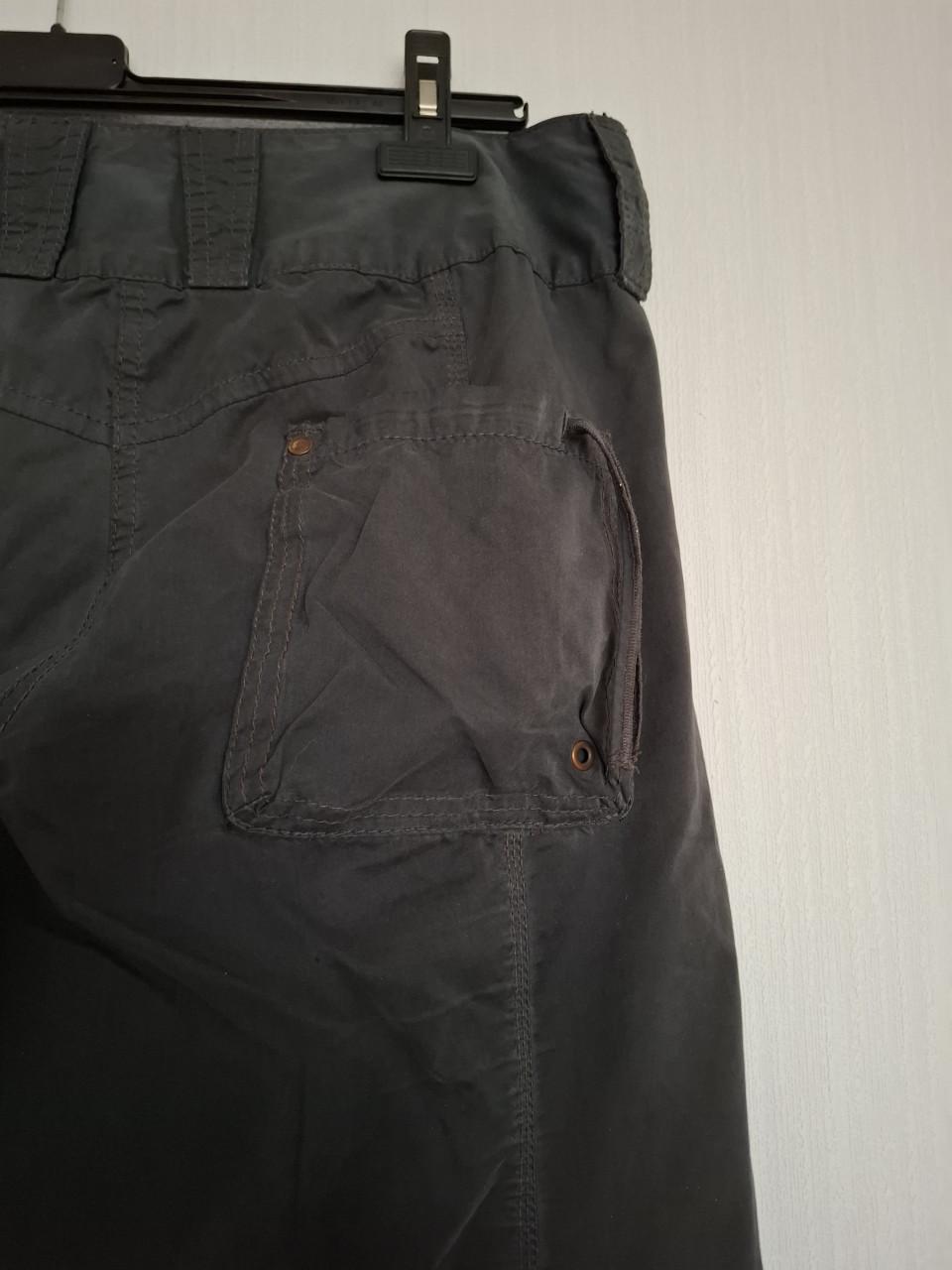 Didi broek met extra zakken en strikdetails. Grijszwart. Maat 44.