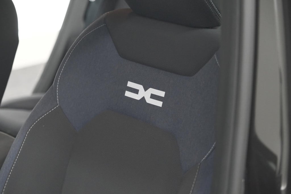 Dacia Duster mild hybrid 130 expression | camera | stoelverwarming | apple
