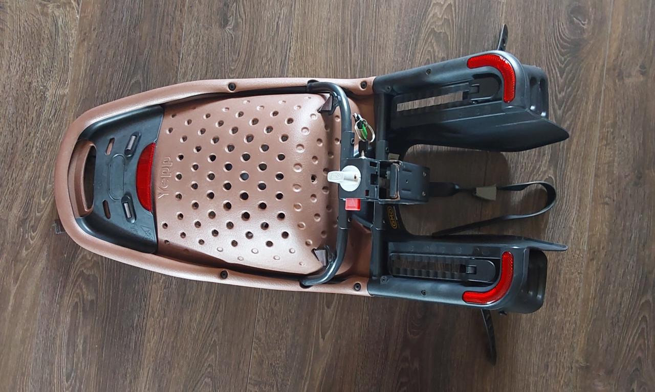 Thule Yepp Maxi Easyfit fietsstoeltje voor een max gewicht van 22 kg.