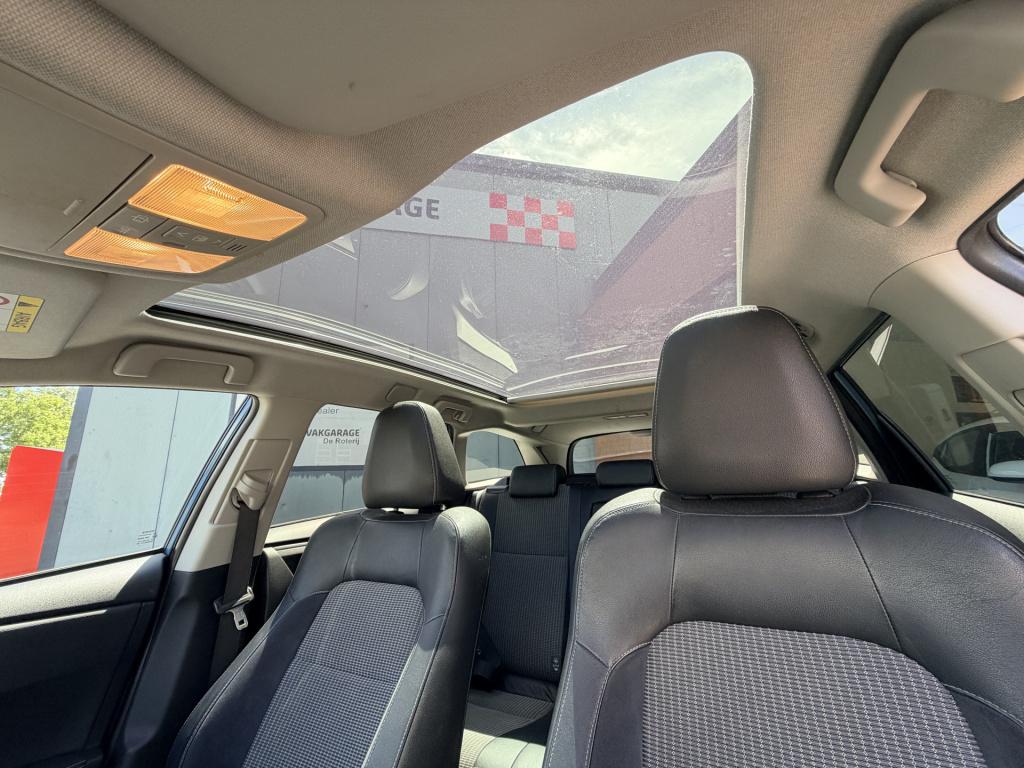 Toyota Auris touring sports 1.8 hybrid lease pro | radio | nav | panorama d