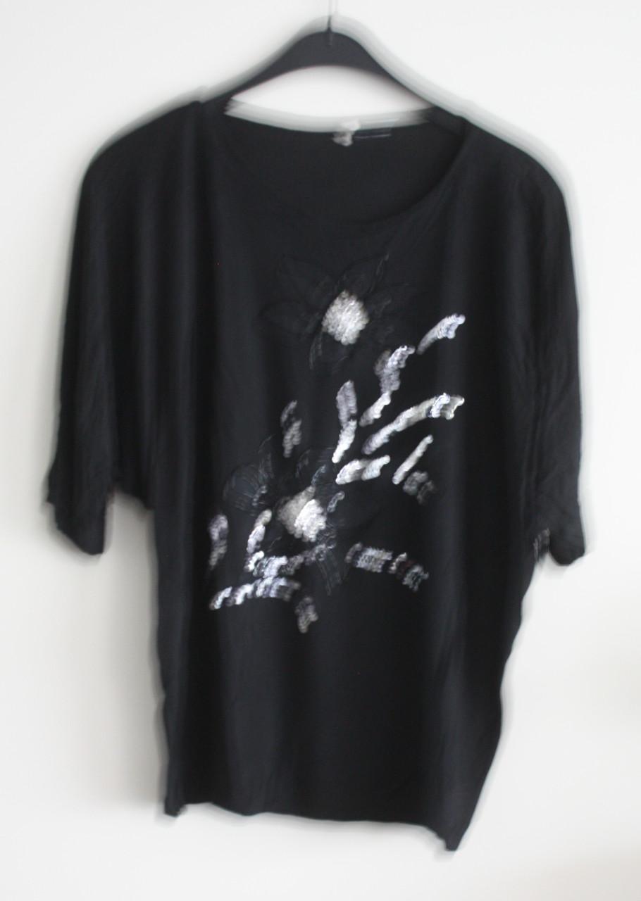 Zwart shirt met pallietten print 40