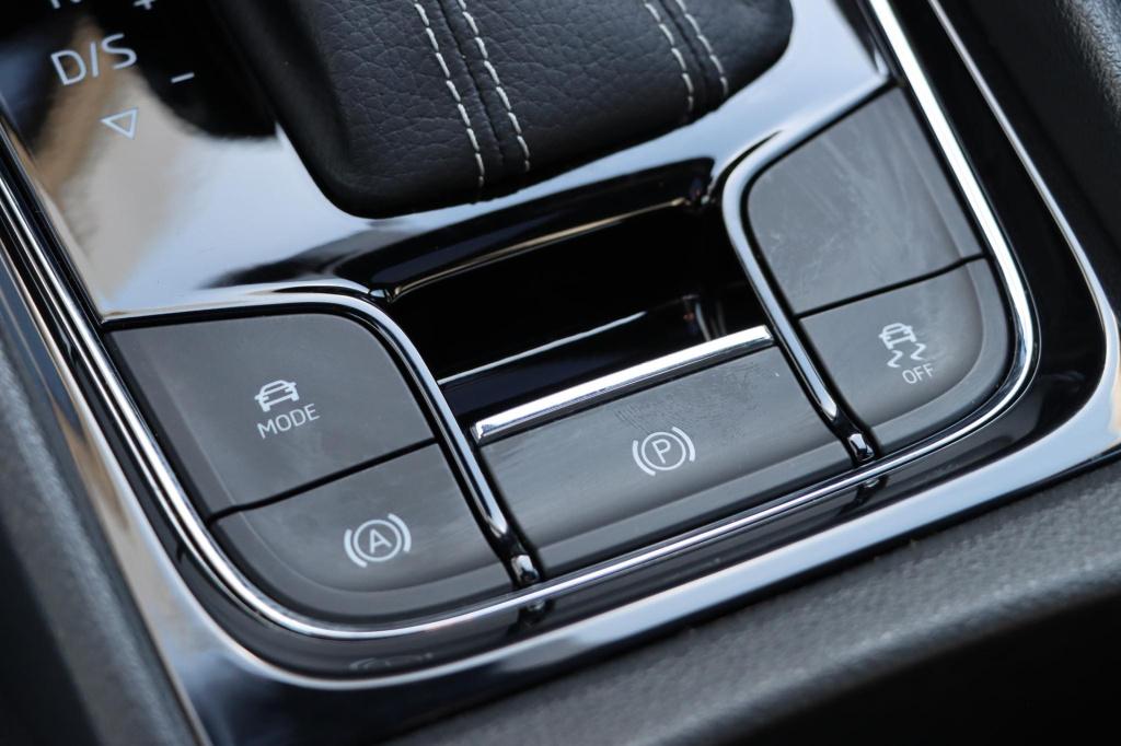 Skoda Kodiaq 1.5 tsi sportline business 150pk dsg7 7p. | pano | trekhaak | 