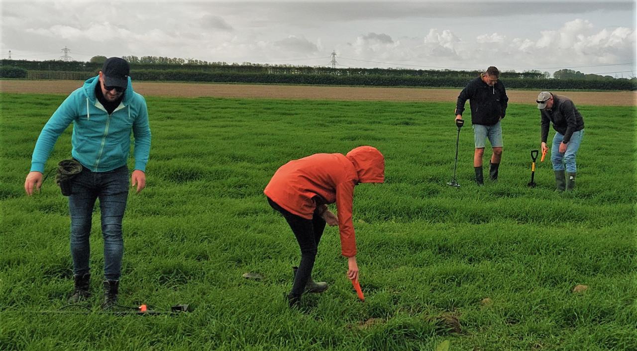 Metaaldetectie workshops op akkers, weilanden en boomgaarden