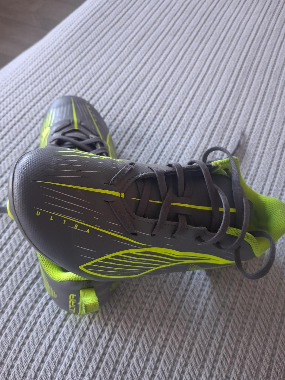 Voetbalschoenen maat 37.5