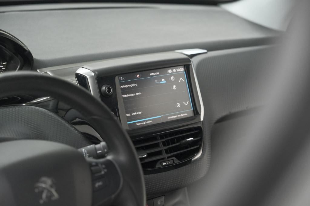 Peugeot 208 puretech 82 signature | parkeersensoren | apple carplay | navig