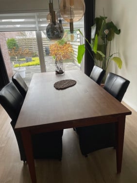Eethoek kersenhout 2.00x1.00m met 4 verstelbare leren stoelen