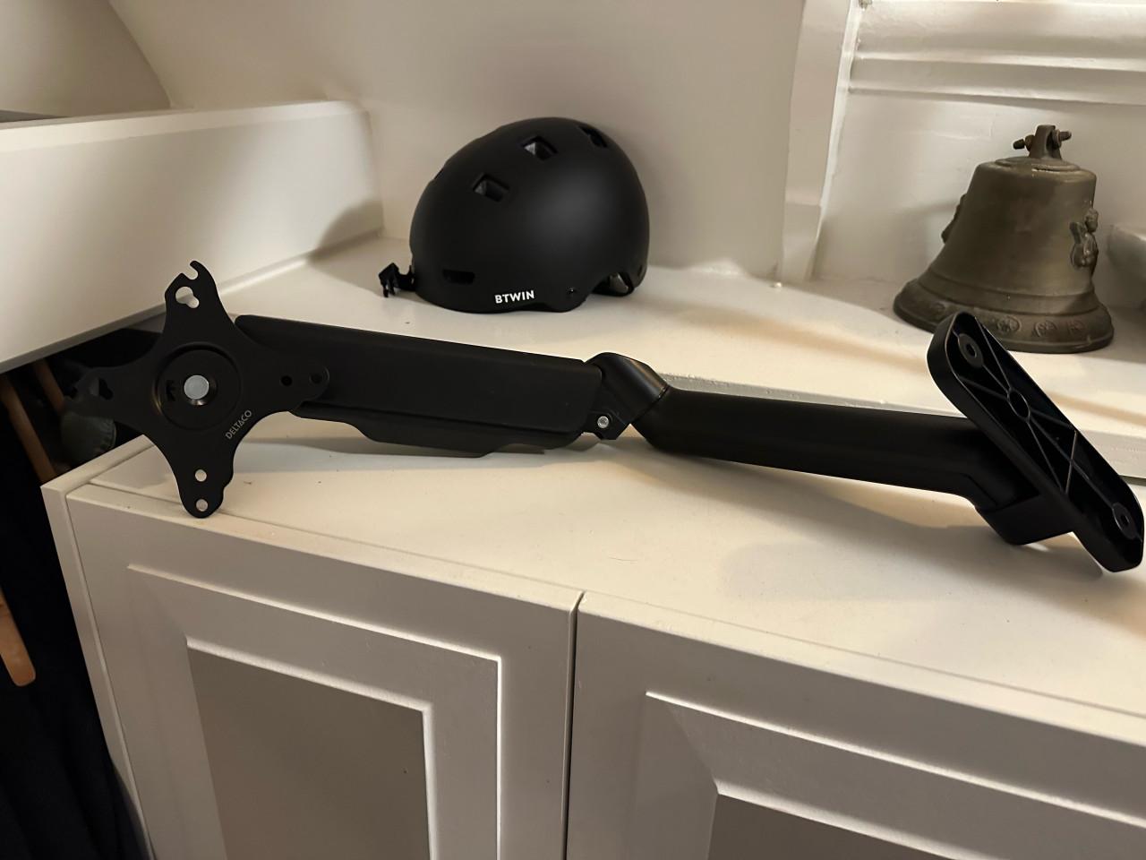 Newstar & deltaco arm voor display