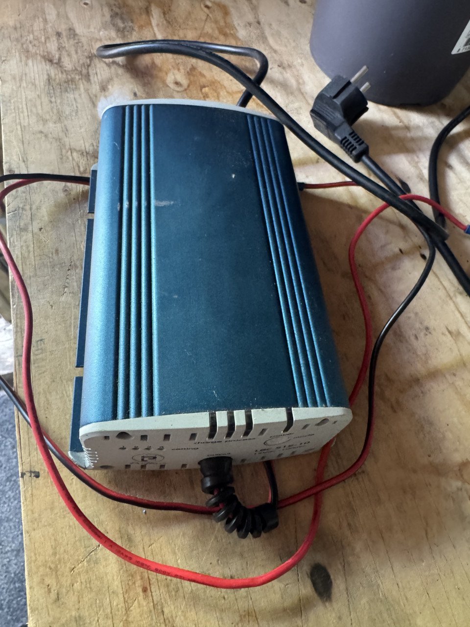 Accu lader LBC 512-10