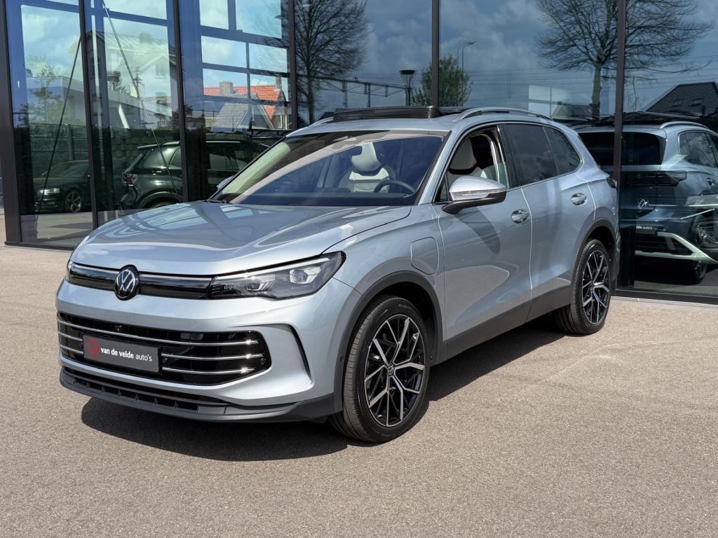 Volkswagen Tiguan 1.5 ehybrid elegance 204pk | panoramadak | trekhaak | 20"
