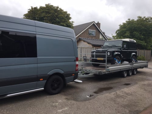TE HUUR: Grote autoambulance / Grote aanhangwagen.