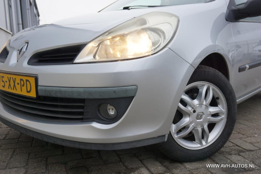 Renault Clio 1.2-16v business line