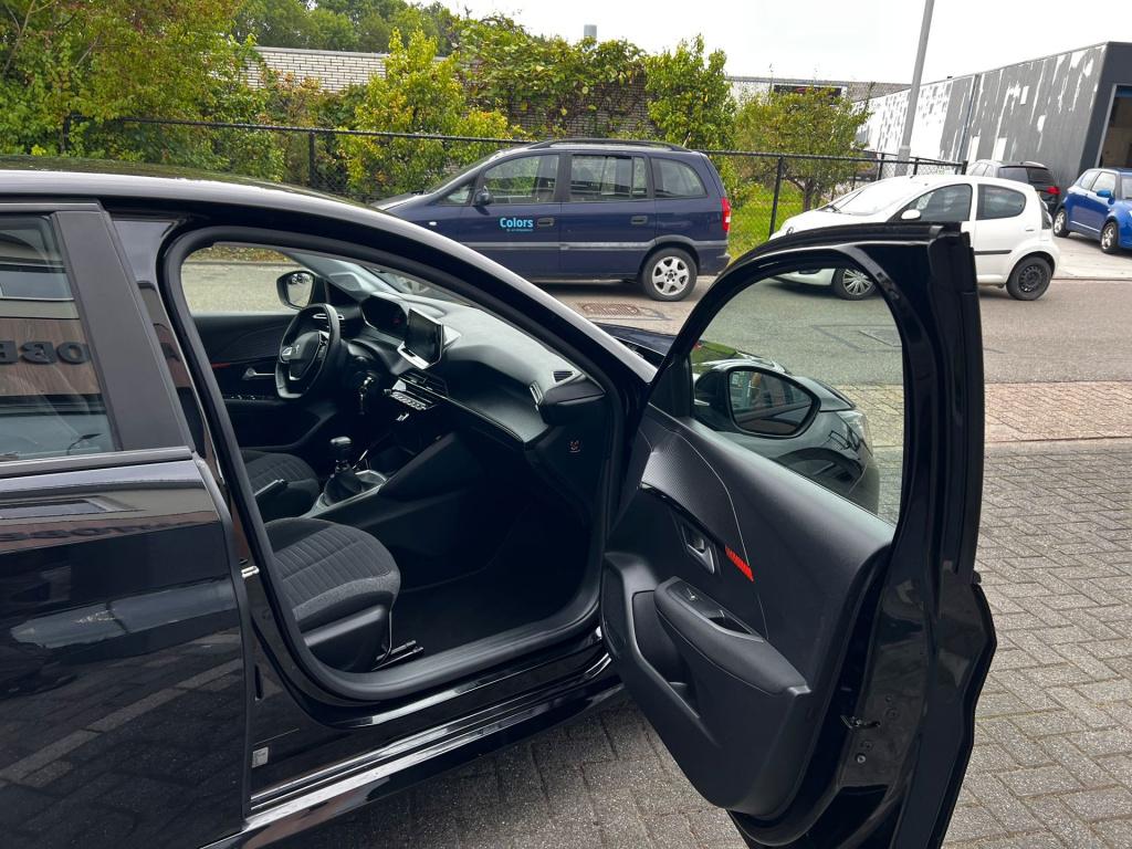 Peugeot 208 1.2 puretech blue lease active