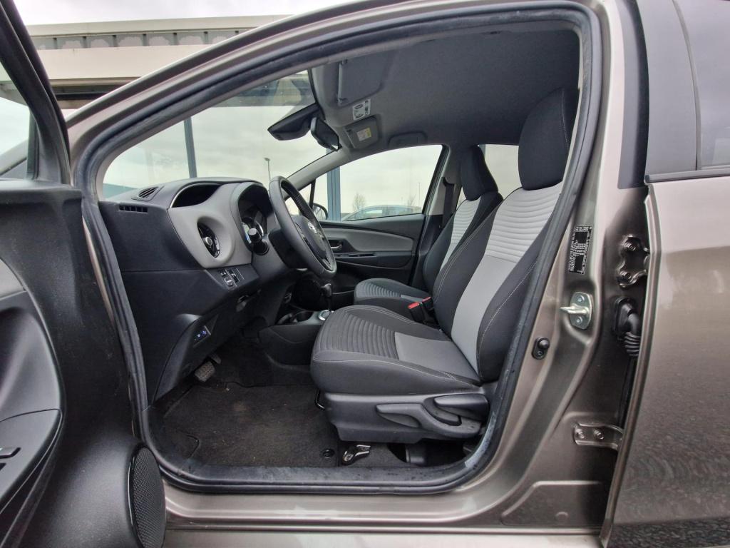 Toyota Yaris 1.5 hybrid dynamic | automaat | navi| rijstrookwaarschuwing | 