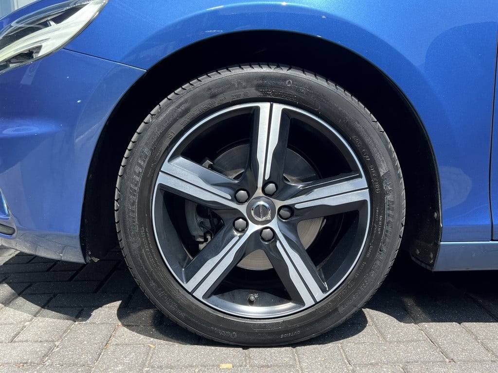 Volvo V40 t3 153pk nordic+sport| standkachel| trekhaak| navi| r-design