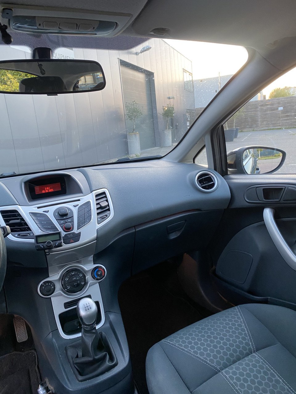 Ford Fiësta 1.25 60KW 5DR 2010 Zwart | NAP | NIEUWE APK!