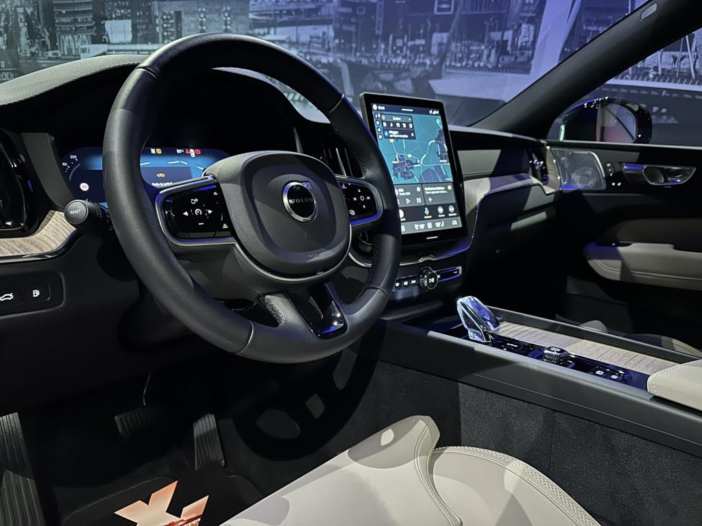 Volvo XC60 2.0 t8 plug-in hybrid awd plus black edition *nieuw model*