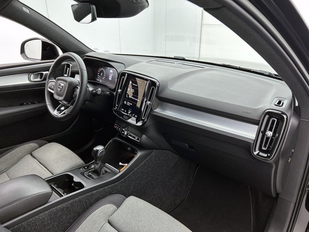 Volvo XC40 1.5 t2 core | lmv | parker sensoren | cruise control | navigatie