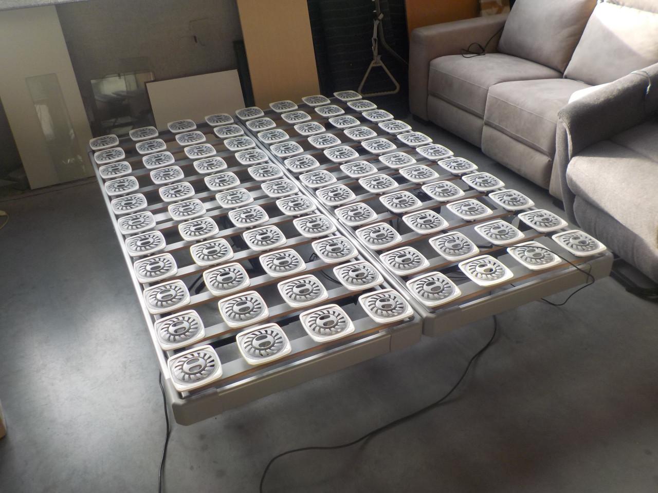 2 schotel bedbodems 80 x 200 cm op stevige poten in zeer goede staat