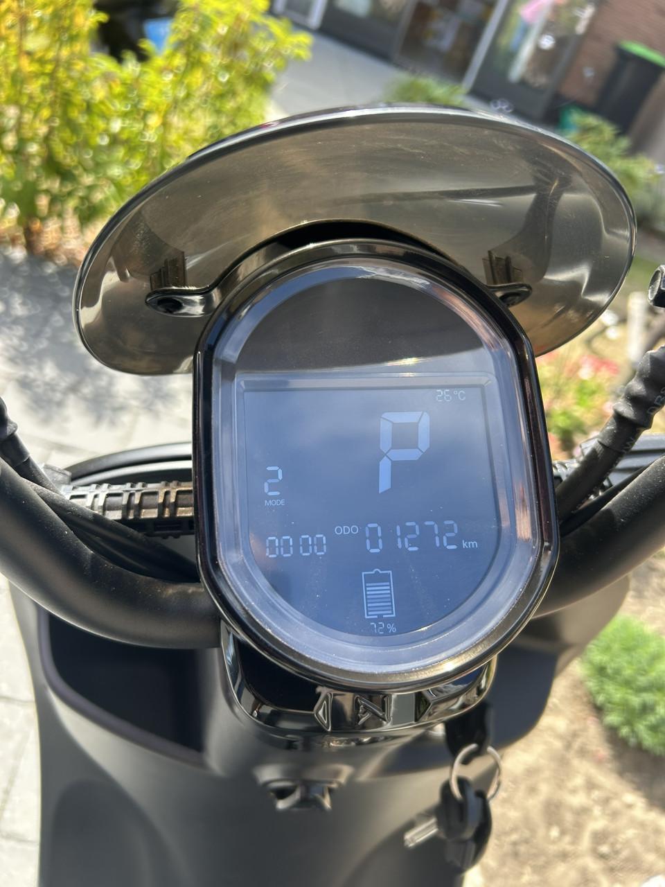 Twee electrische scooters IVA E-go S3 en S5