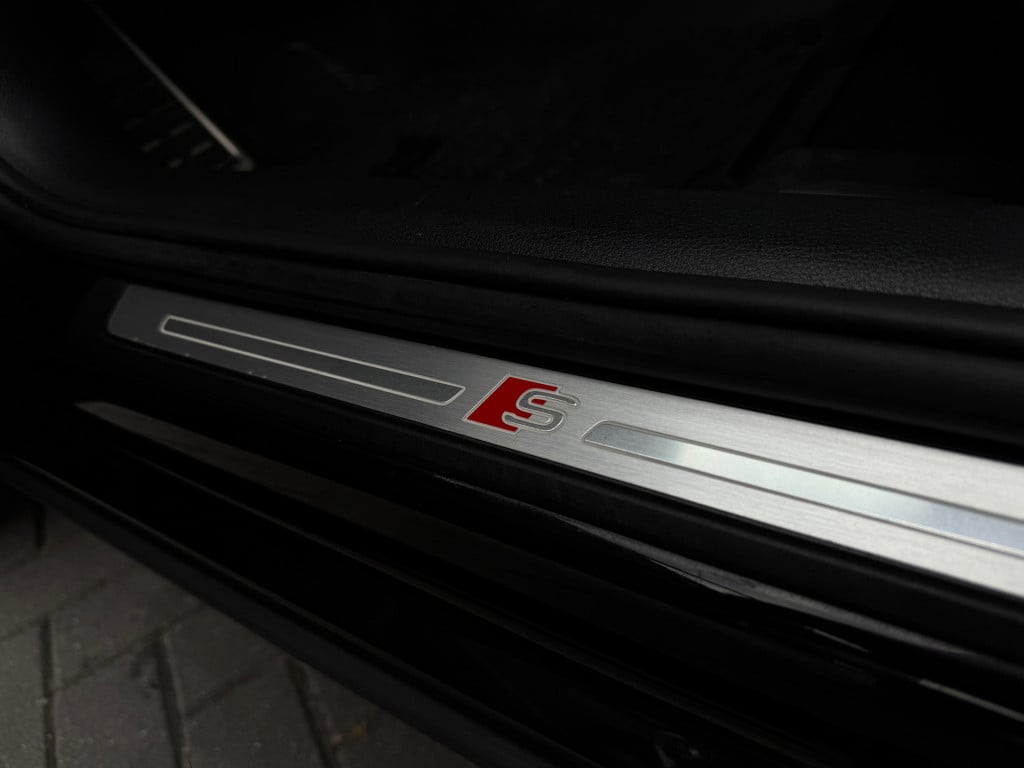 Audi Q2 1.4 tfsi cod s-line * panoramadak * trekhaak * 1e eigenaar