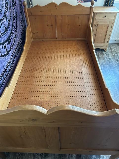 "antiek" grenen ledikant + nachtkastje