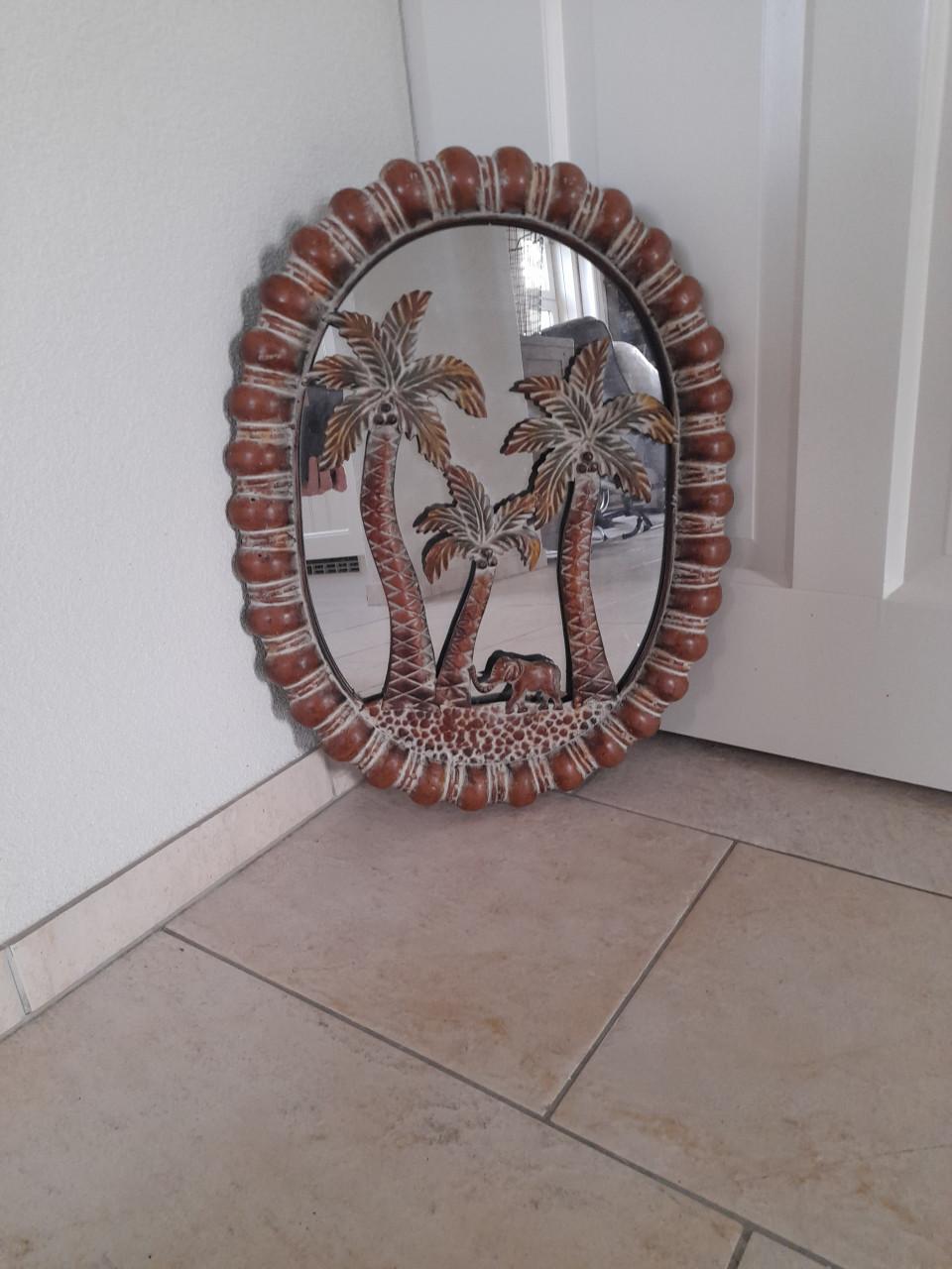 Prachtige  spiegel  59 x 45 (in goede nette staat )