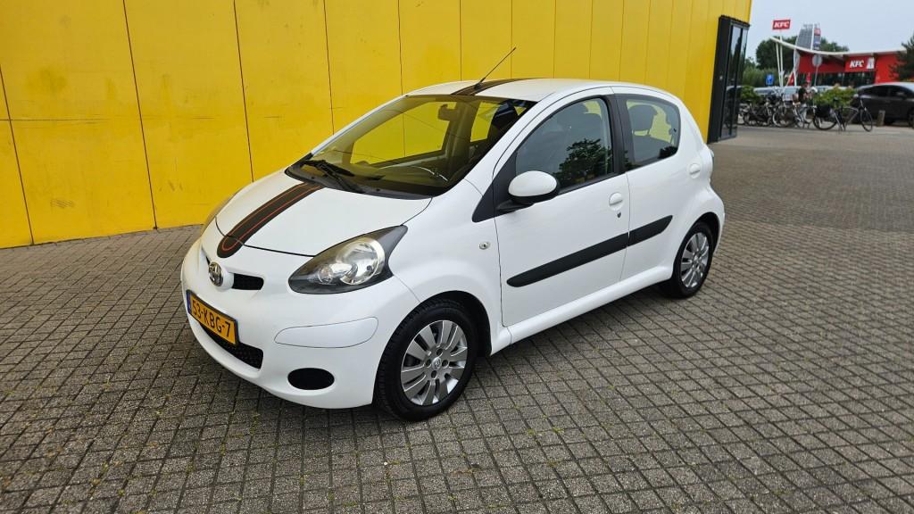 Toyota Aygo 1.0-12v xcite white